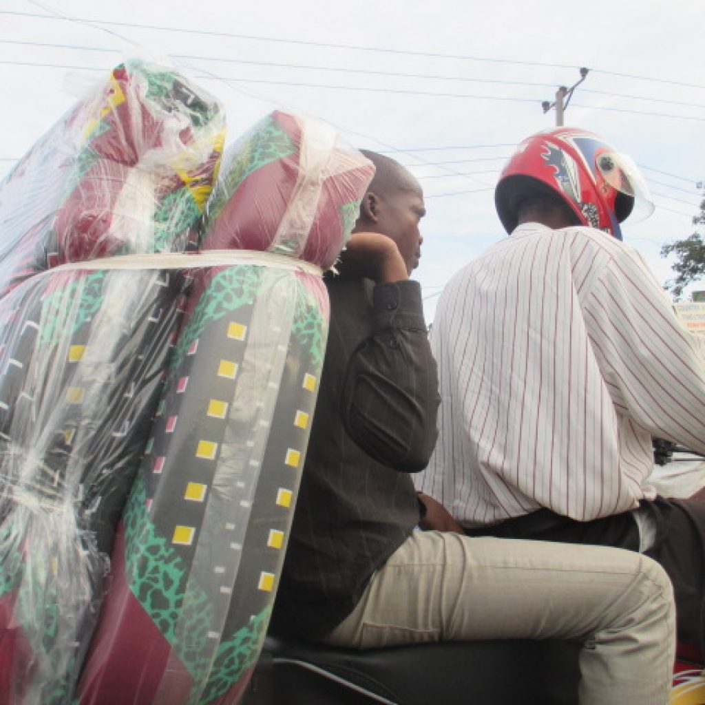 patricia campos caminar como medio transporte uganda moto1