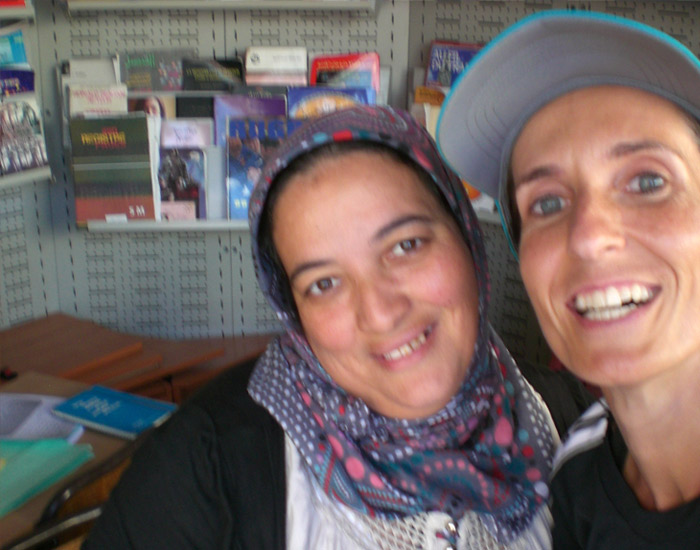 patricia campos junto a companera marroqui patricia campos cambio de aires companera