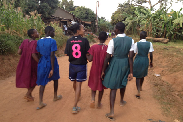 jovenes mujeres paseando patricia campos mujeres ciudadanos de segunda jovenes