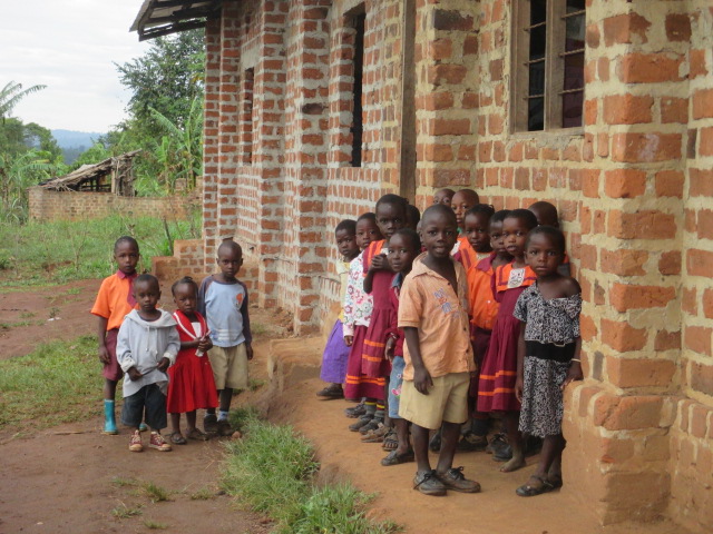ninos uganda colegio patricia campos aprendiendo a vivir ninos pequenos